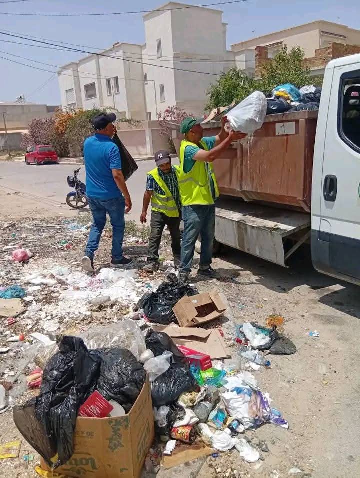 القيروان... عمال النظافة في مواجهة الحرارة واللامبالاة